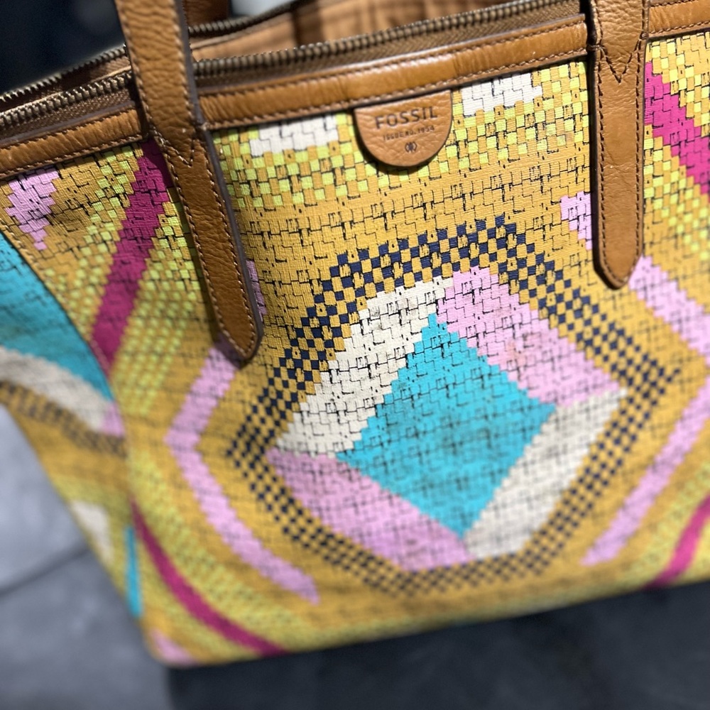 Fossil ladies tote bag. Aztec pattern. New